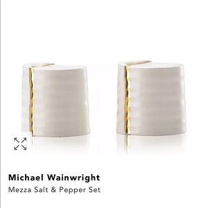 Salt and pepper set